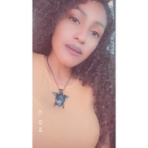 Meet your Posher, Desiree